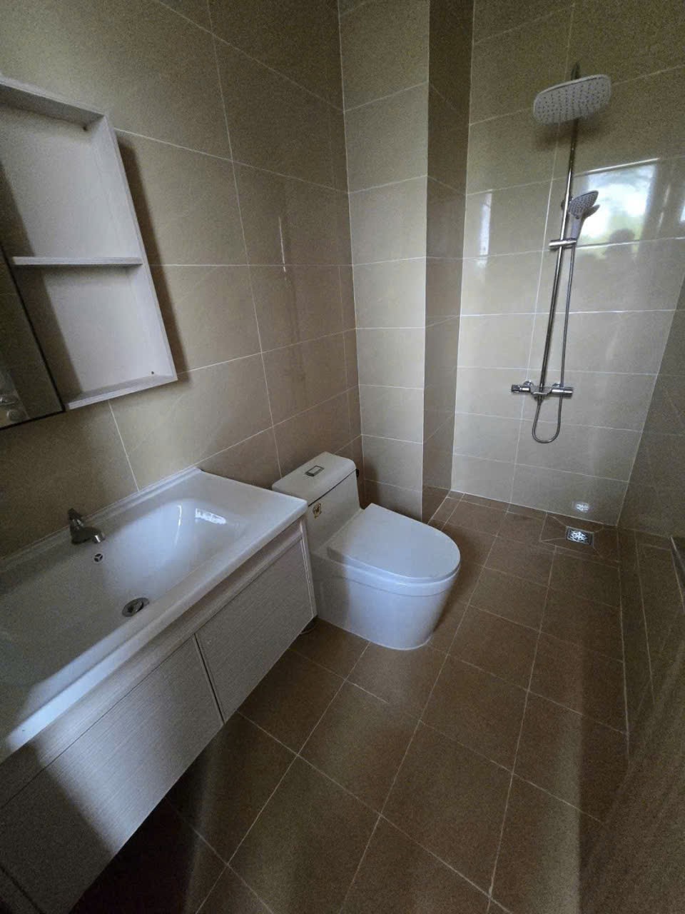 Bán 2 nhà mới xây Phước Vân dt 115m2 , 1 lầu,4pn,3wc hướng Đông Bắc giá 2,75 tỷ / căn 22