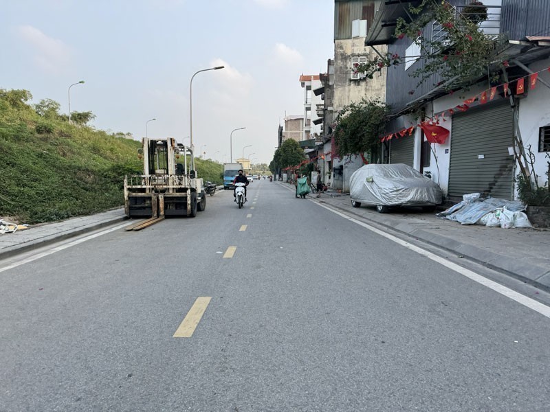 Bán đất Phúc Lợi 60m2: mặt tiền rộng 4,5m - 3 ô tô tránh - mặt đường Đê Vàng kinh doanh 6