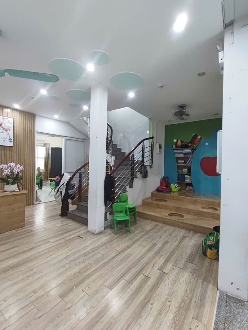 Cần bán 102m2 nhà 4 tầng mặt phố Chính Trung, Gia Lâm. Đang cho thuê dòng tiền ổn định 6