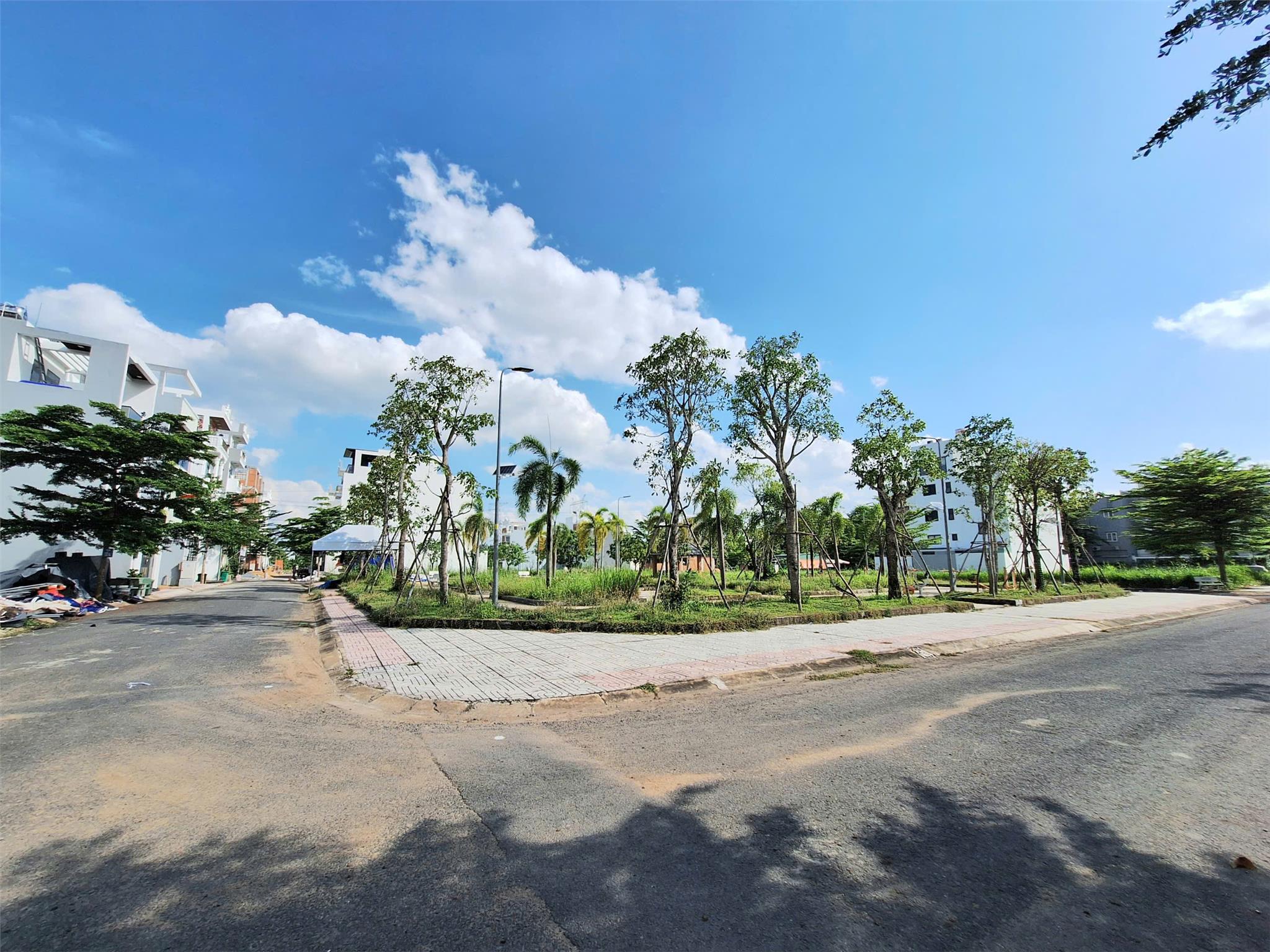 NHÀ CÓ THÁNG MÁY, 2 MẶT TIỀN, HẺM XE HƠI LÊ VĂN LƯƠNG, HƠN 13 TỶ 2
