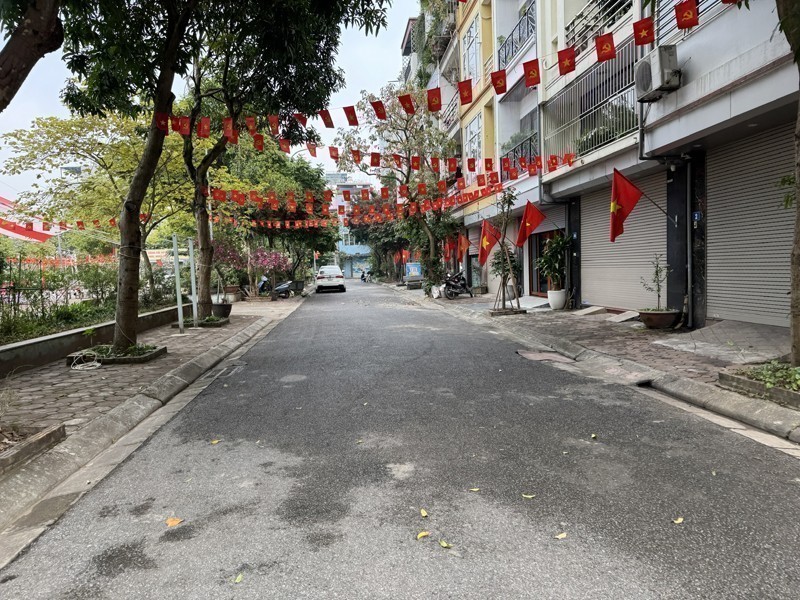 Bán 62m2 Đất TĐC Giang Biên: Đối Diện Vườn Hoa, View Thoáng Trọn Đời - Mặt Tiền Rộng - Đường 3 Ô Tô 5