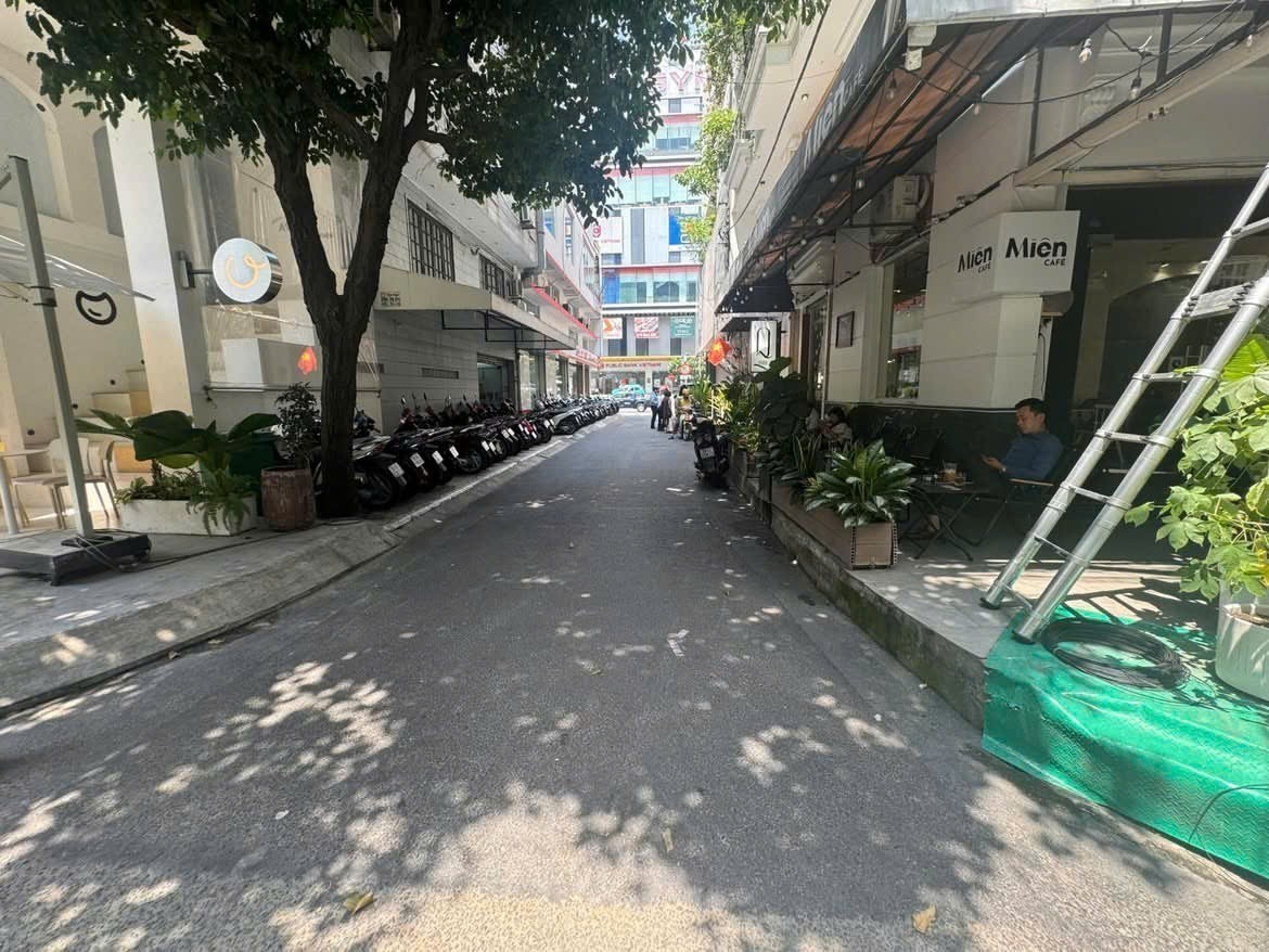 Cho thuê Nhà mặt tiền Quận 10, Hồ Chí Minh, Diện tích 200m², Giá Thương lượng 4