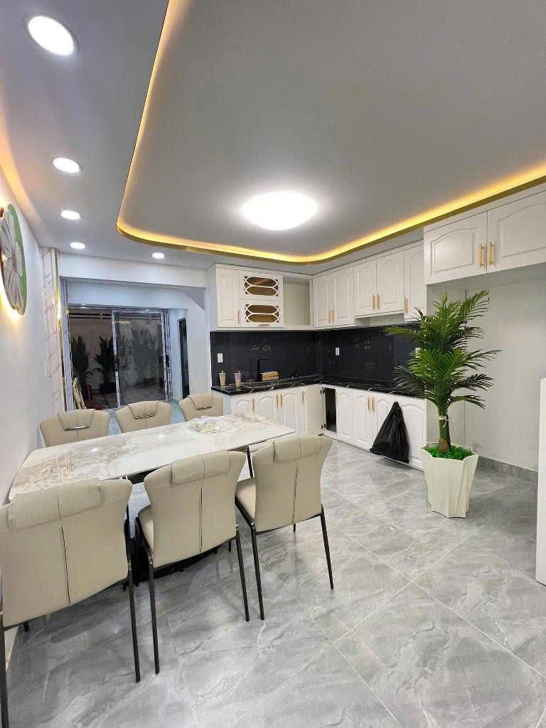 Nhà mới 3 tầng, hẻm thông, giáp Quận 7 – Huỳnh Tấn Phát, 4 TỶ 350
