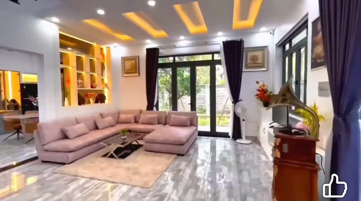 BIỆT THỰ VƯỜN 900m² – HỒ BƠI + XÔNG HƠI – MT ĐƯỜNG 8M BÙI CÔNG TRỪNG 3