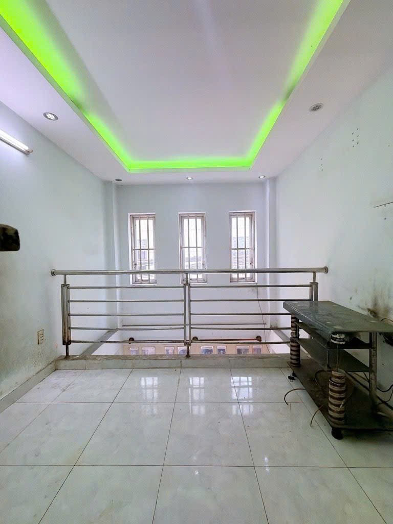 BÁN NHÀ Đ.ĐOÀN VĂN BƠ- 5 TẦNG ĐẸP VÀO Ở NGAY- XE HƠI ĐẬU CỬA-  KẾ BÊN TRƯỜNG NGUYỄN TRÃI - 4
