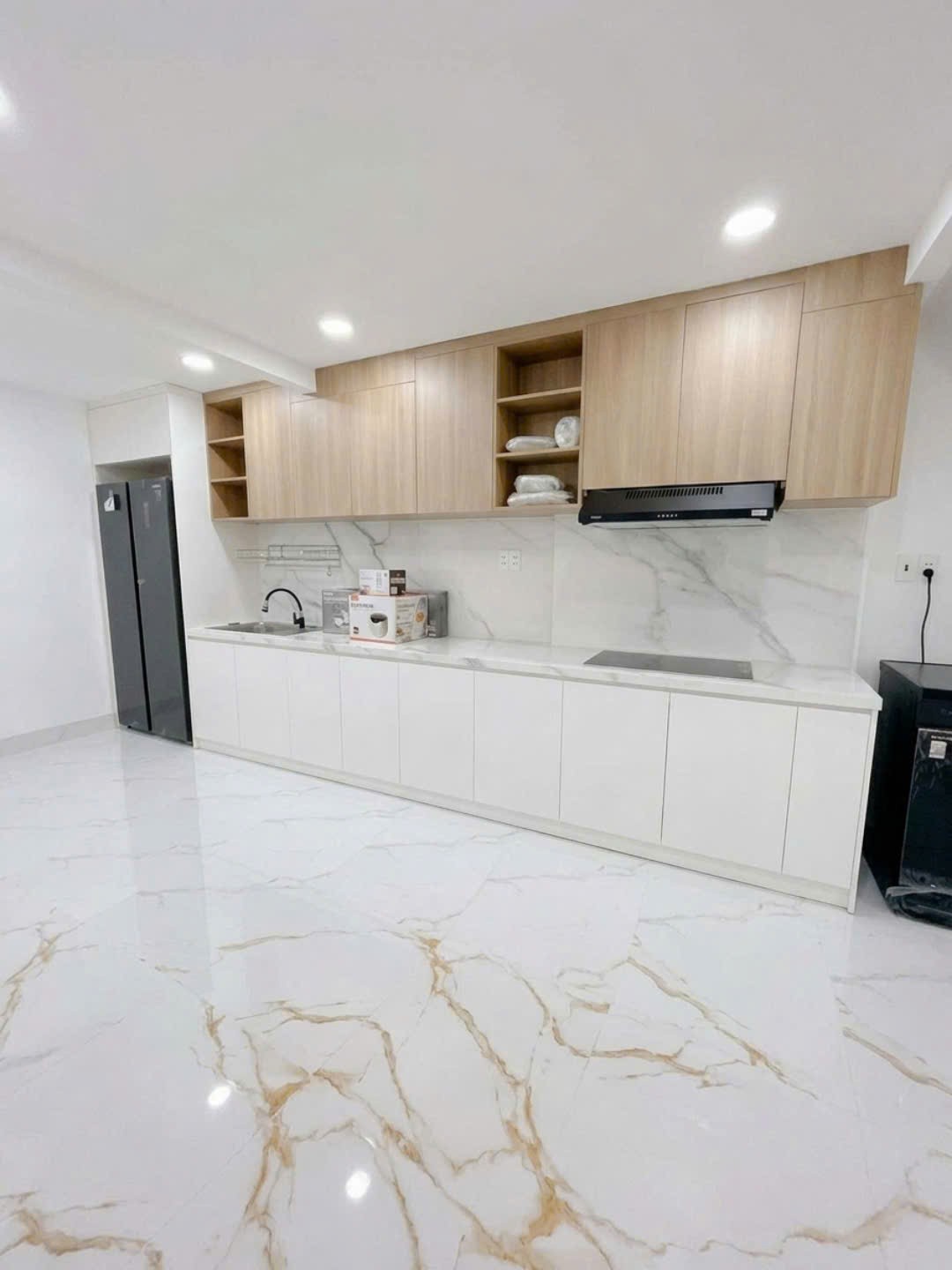 CHỈ 5. x TỶ- QUẬN 7- GẦN KCX TÂN THUÂN - NHÀ MỚI 3 TẦNG - DT 4.5 x 12- SỔ RIÊNG. 5