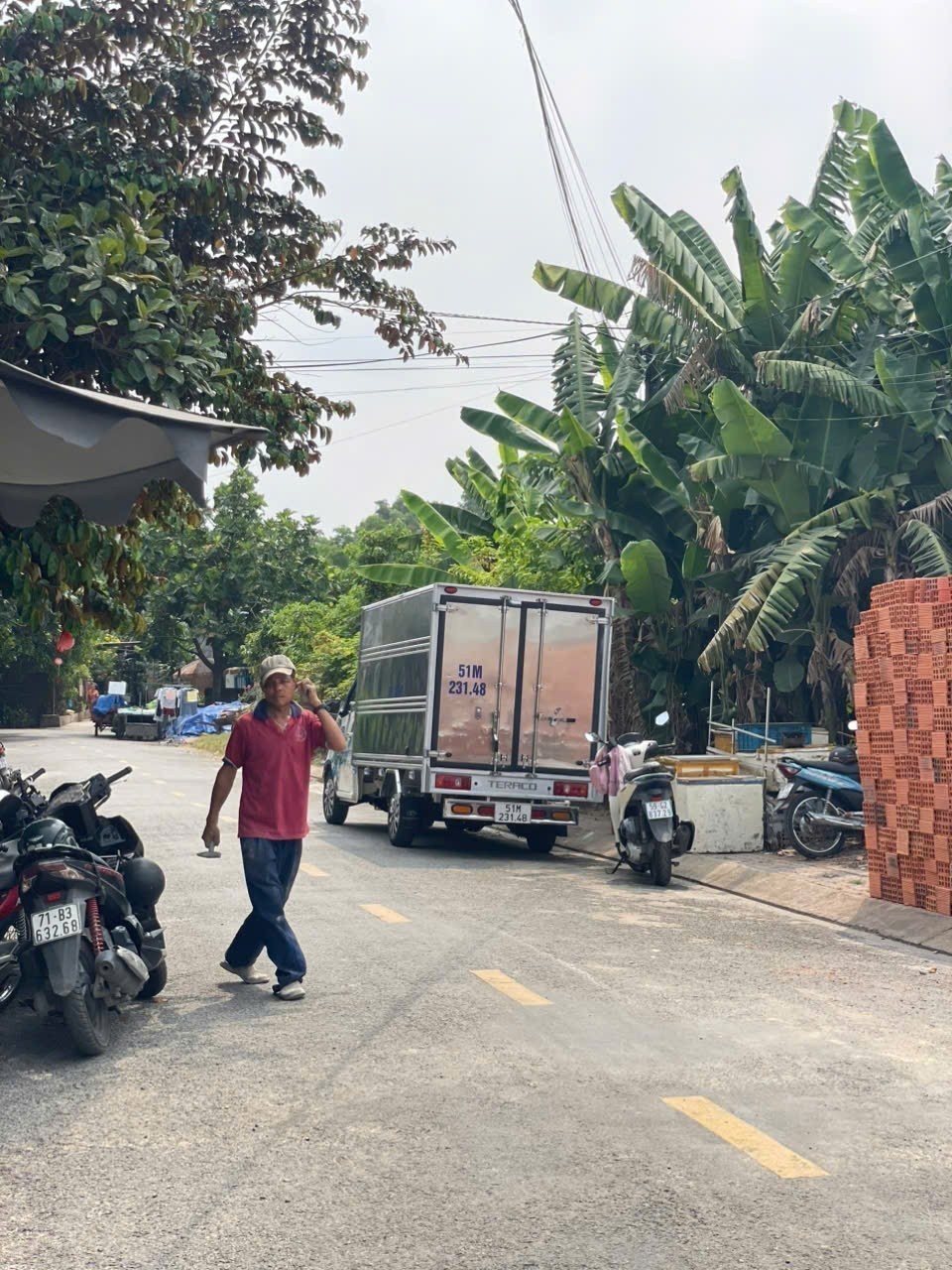 Còn 4 nền trong khu nhà phố đang xây dựng đồng bộ 126m ngang 5m, 4 tầng đường nhựa 3