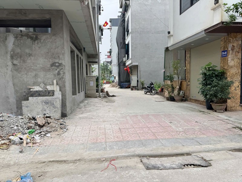 Cần bán 30m2 đất TĐC Ngọc Thụy. Đường rộng 5m, sau nhà có khe thoáng 2m 2