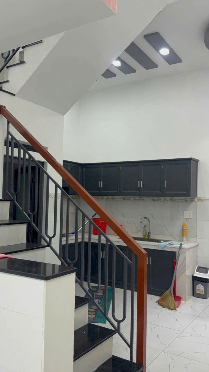 Bán nhà hẻm xe hơi Kênh Tân Hóa ,Tân Thới Hòa , hướng Tây Nam dt 75m2 2 lầu , 6pn,4wc giá 9,8 tỷ 5