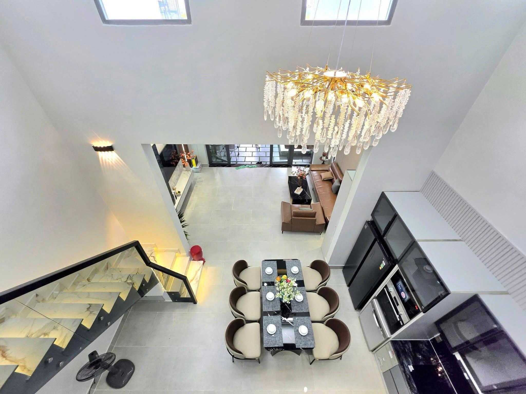 Nhà có sân vườn rộng, 143m2, cạnh Phú Mỹ Hưng, chỉ hơn 7 tỷ, đầy đủ nội thất 2