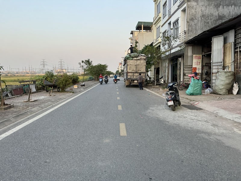 Bán 90m2 đất mặt phố Đồng Thanh - TĐC Giang Biên - Vị trí đắc địa, phù hợp làm Văn phòng/Spa