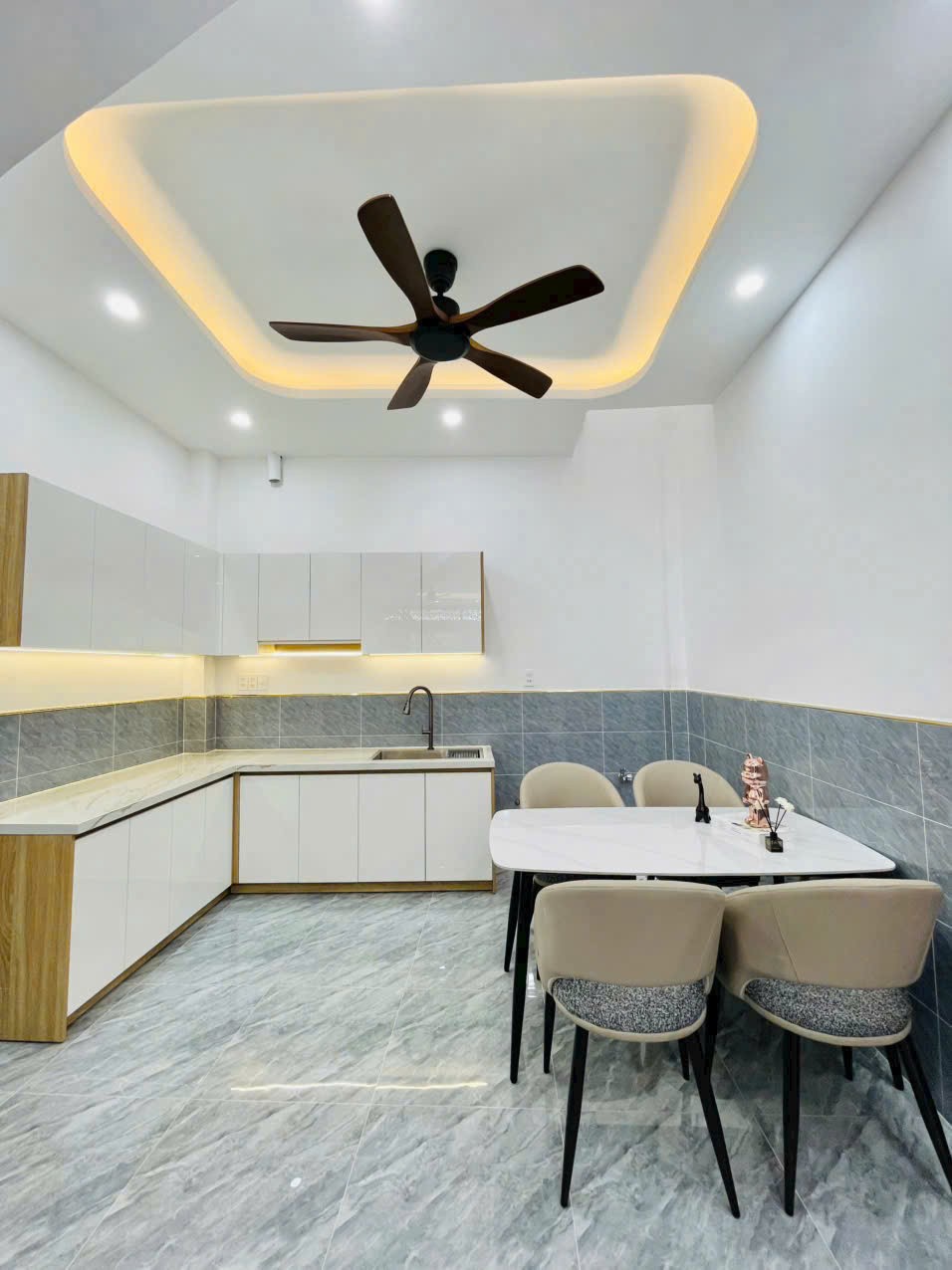 Bán nhà hẻm 413 /// Lê Văn Quới, Bình Trị Đông A dt 38,5m2 , 1 lầu, 2pn, 2wc hướng tây giá 4,98 tỷ 5