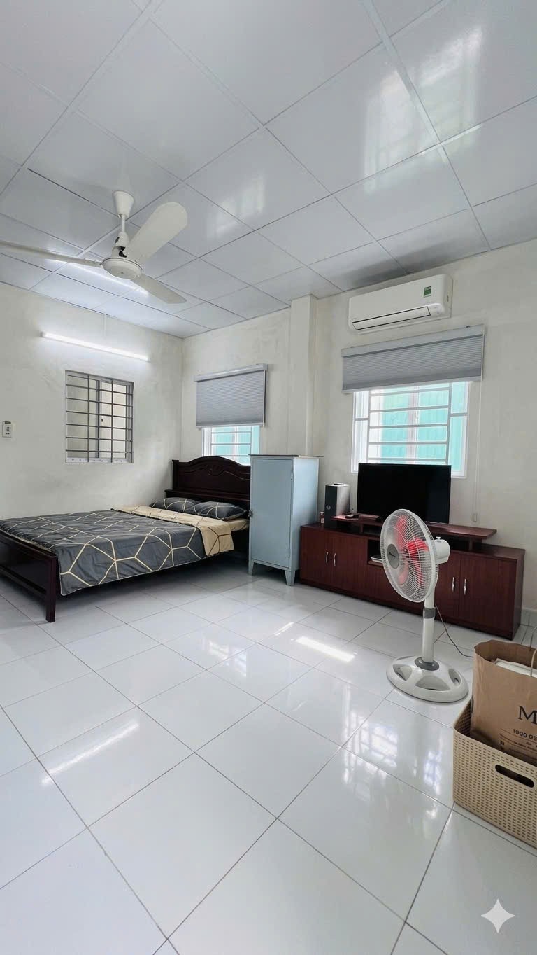 CHỈ 6. x TỶ-NỞ HÂU- NGANG 5M HIẾM- NHÀ MỚI ĐƯỜNG XE TẢI- SÁT PHÚ MỸ HƯNG- QUẬN 4 3