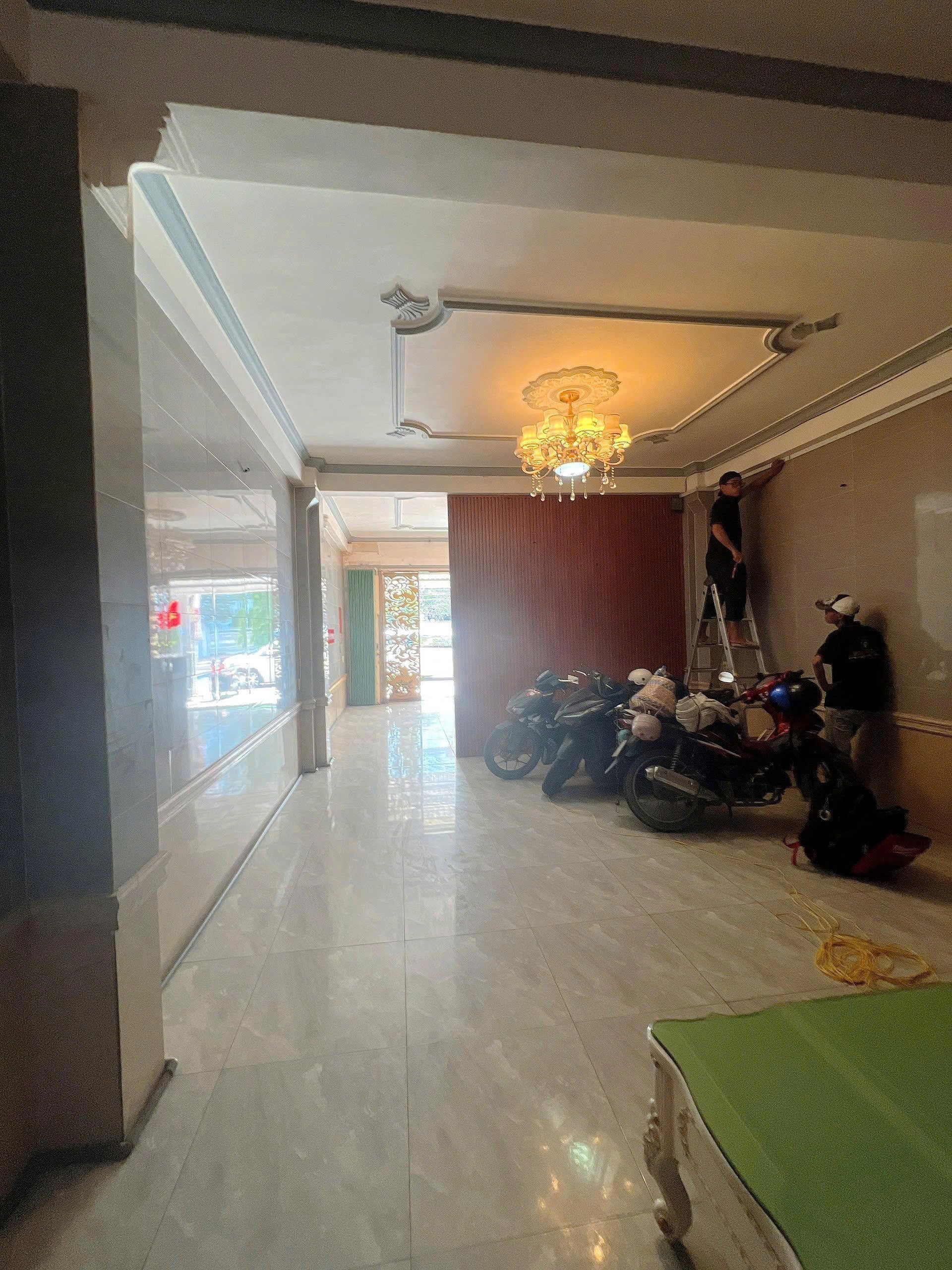 BÁN NHÀ MẶT TIỀN NGUYỄN VĂN CỪ - 17 TỶ, 98M2, KINH DOANH 4