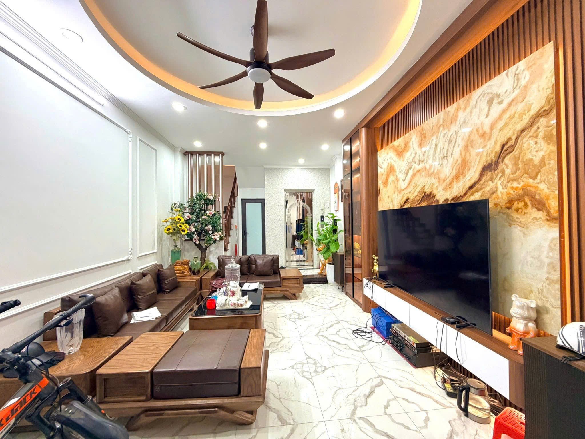 Cần bán Nhà mặt tiền đường Khương Đình 2, Phường Khương Đình, Diện tích 40m², Giá 15 Tỷ