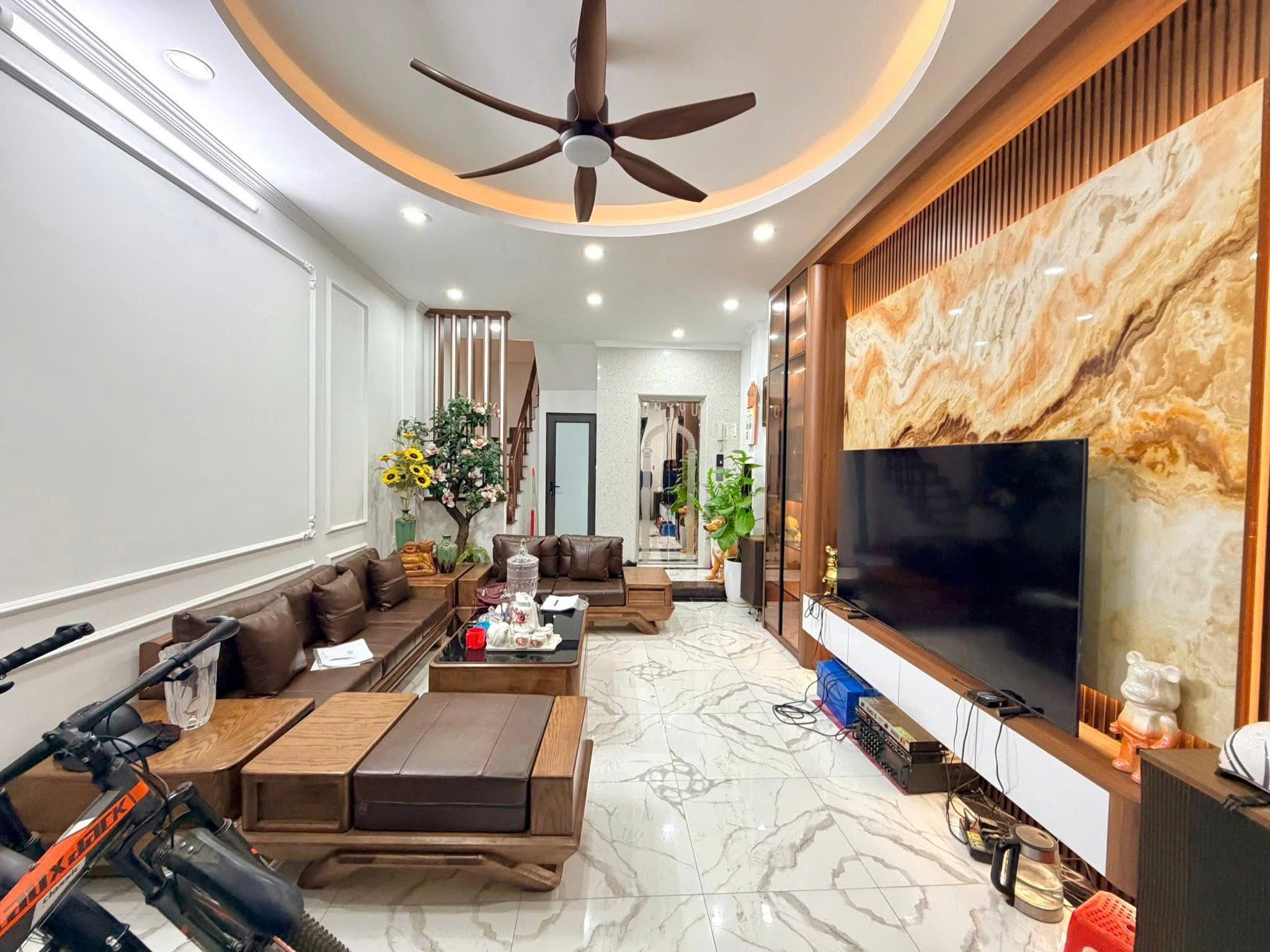 Cần bán Nhà mặt tiền đường Khương Đình 2, Phường Khương Đình, Diện tích 40m², Giá 15 Tỷ 4