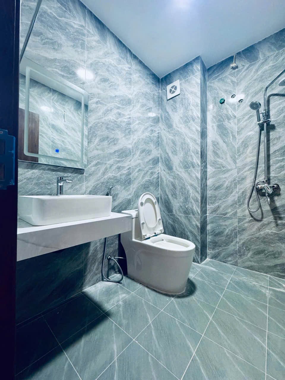 Bán nhà trung tâm Thạch Bàn, Long Biên 30m2 x5 tầng xây mới nhỉnh 6 t.ỷ 4