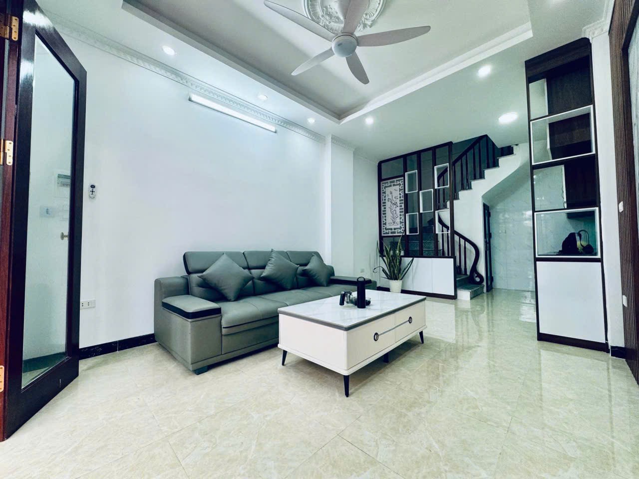 Bán nhà trung tâm Thạch Bàn, Long Biên 30m2 x5 tầng xây mới nhỉnh 6 t.ỷ 2