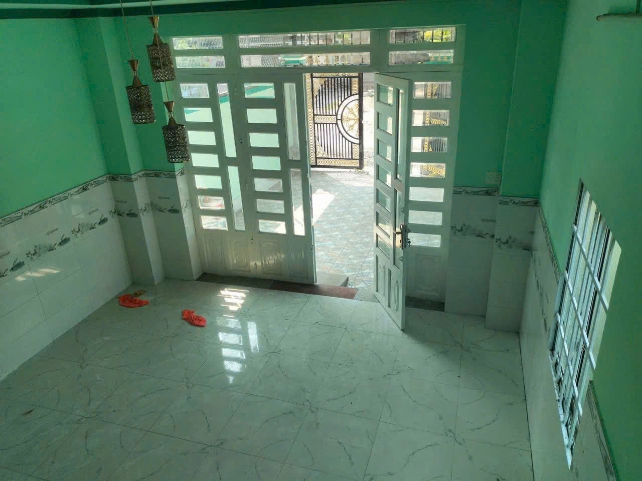 Bán nhà hẻm tỉnh lộ 15, xã Tân Thạnh Đông dt 100m2 full thổ 1 lầu ,3pn ,2wc giá 3,1 tỷ 3