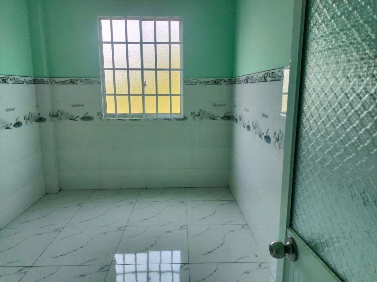 Bán nhà hẻm tỉnh lộ 15, xã Tân Thạnh Đông dt 100m2 full thổ 1 lầu ,3pn ,2wc giá 3,1 tỷ 5