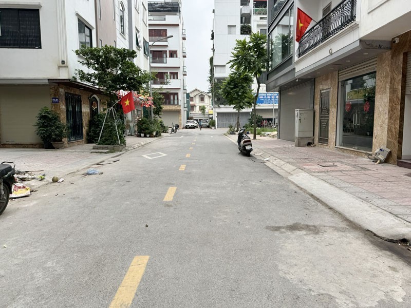 Cần bán 50m2 đất TT1 TĐC Ngọc Thụy. Đường rộng 13m, ngay gần hồ điều hòa và công viên 4