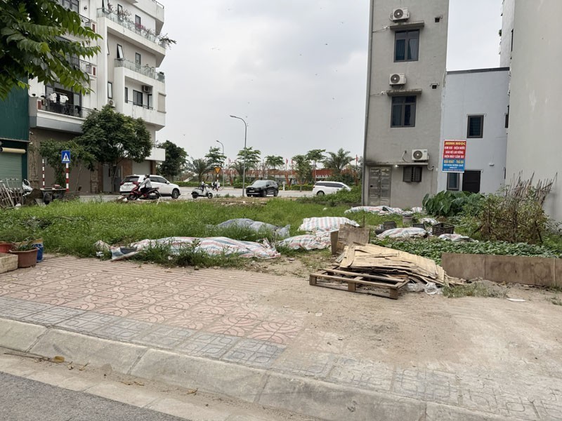 Cần bán 50m2 đất TT1 TĐC Ngọc Thụy. Đường rộng 13m, ngay gần hồ điều hòa và công viên 6