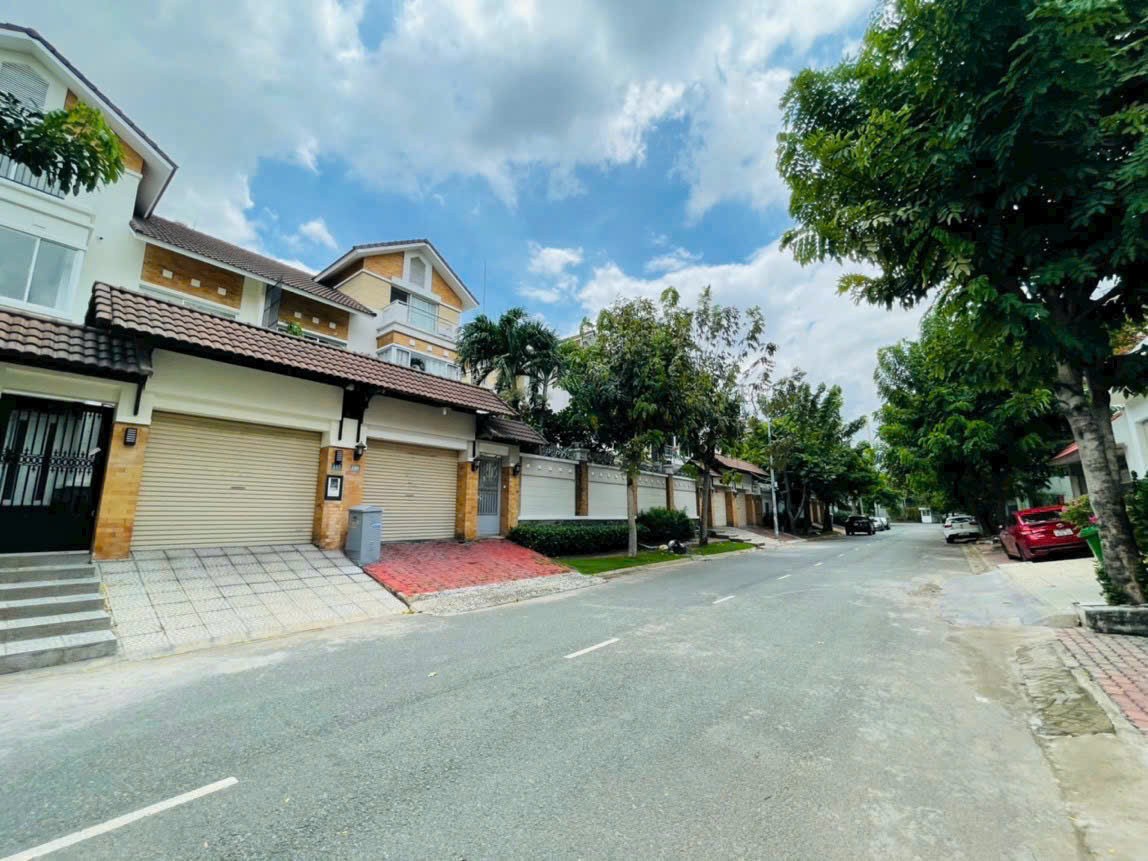 Cần bán Biệt thự Phường Phú Mỹ, Quận 7, Diện tích 288m², Giá 2 Tỷ