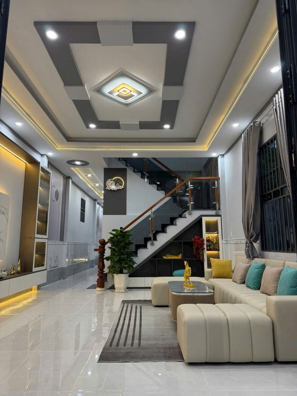 Bán nhà mới xây gần chợ Đình , xã Mỹ Hạnh Bắc dt 210m2 full thổ 1 lầu 4pn, 2wc giá 3,35 tỷ 5