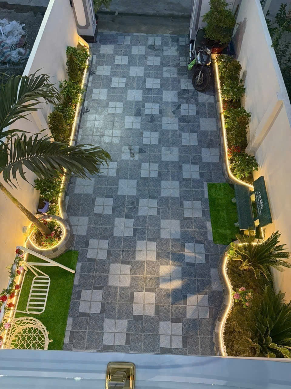 Bán nhà mới xây gần chợ Đình , xã Mỹ Hạnh Bắc dt 210m2 full thổ 1 lầu 4pn, 2wc giá 3,35 tỷ 15