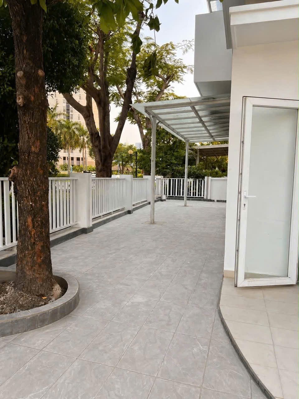 Cho thuê Nhà mặt tiền Phường Phú Hữu, Quận 9, Diện tích 100m², Giá Thương lượng 6