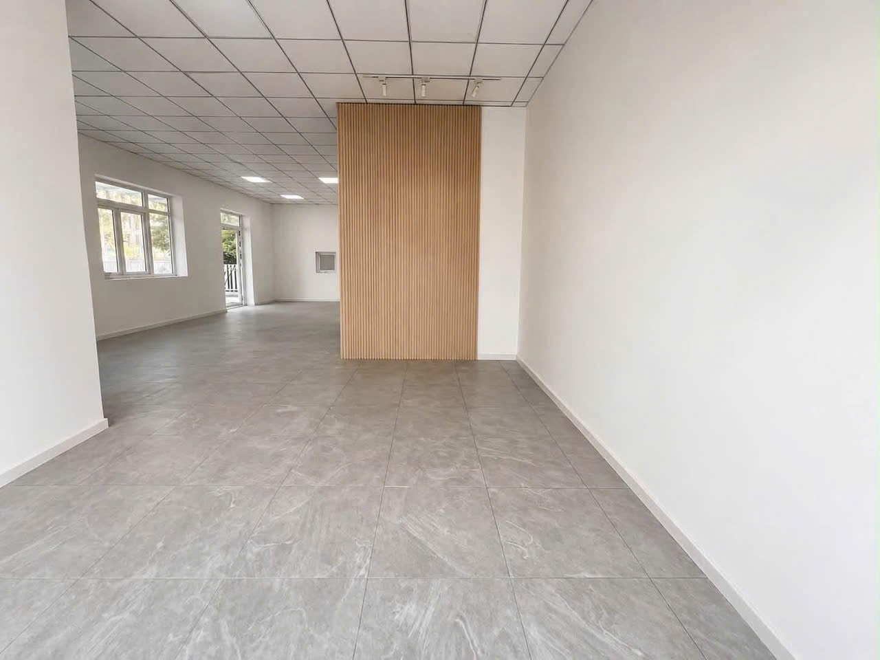 Cho thuê Nhà mặt tiền Phường Phú Hữu, Quận 9, Diện tích 100m², Giá Thương lượng 2