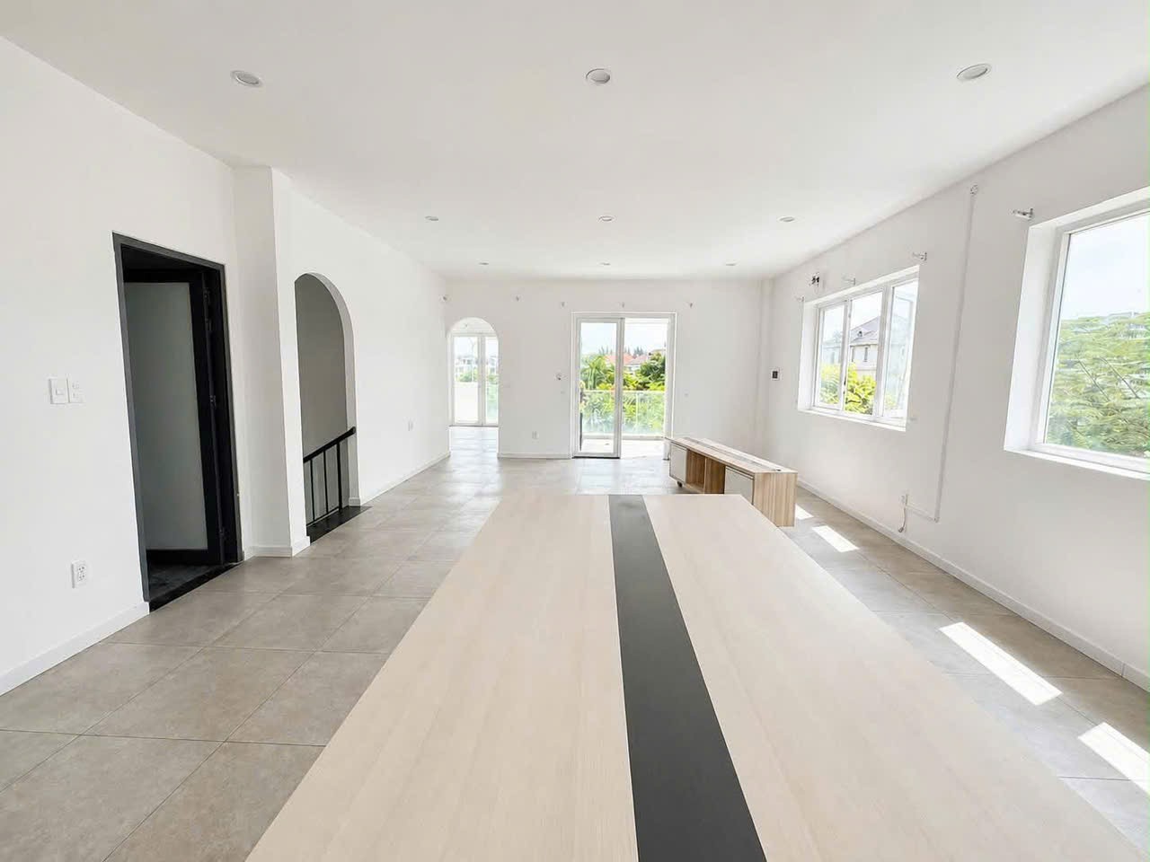 Cho thuê Nhà mặt tiền Phường Phú Hữu, Quận 9, Diện tích 100m², Giá Thương lượng 4