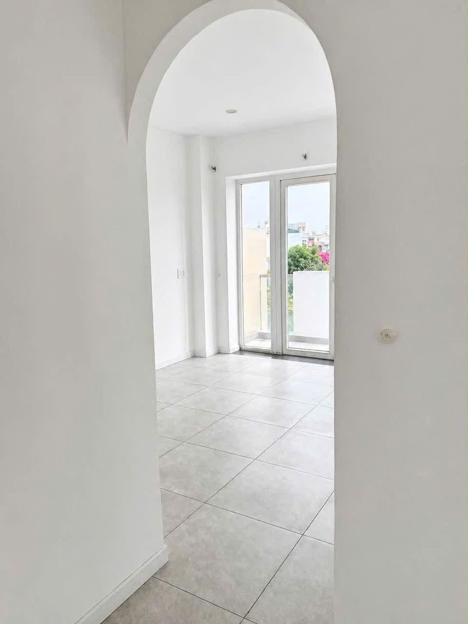 Cho thuê Nhà mặt tiền Phường Phú Hữu, Quận 9, Diện tích 100m², Giá Thương lượng 5