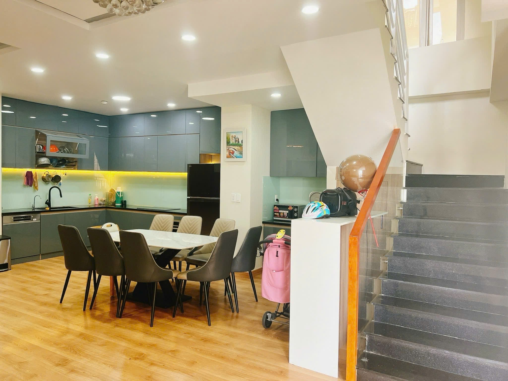 Cần bán Căn hộ chung cư Phường Phước Long B, Quận 9, Diện tích 132m², Giá 09 Tỷ 4