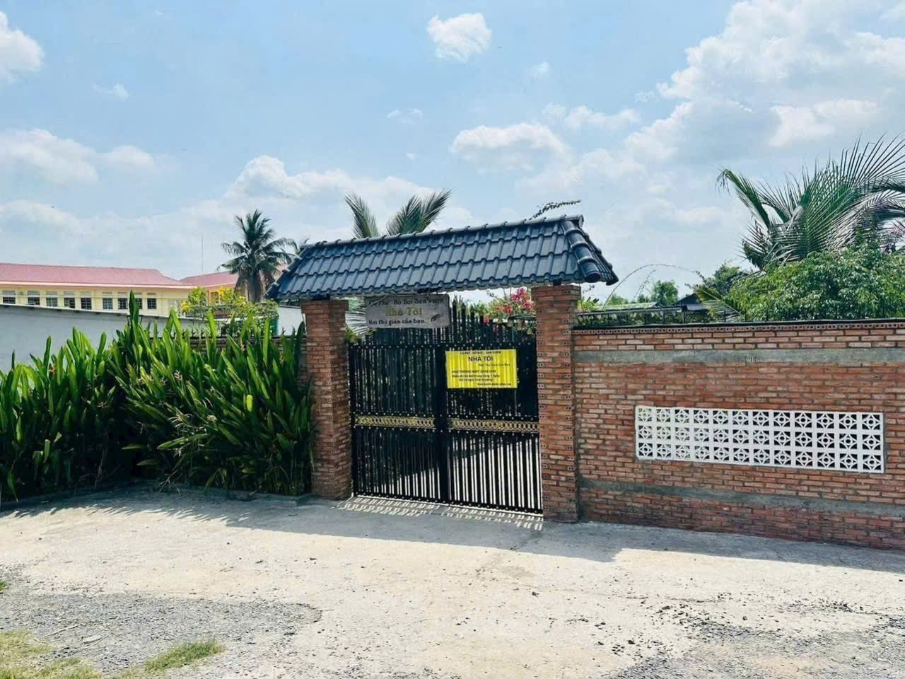 Nhà vườn đẹp trang bị hồ bơi, hồ cá xã Bình Đức , Bến Lức tdt 1850m2 ( 400m2 thổ cư) giá 8,5 tỷ 2