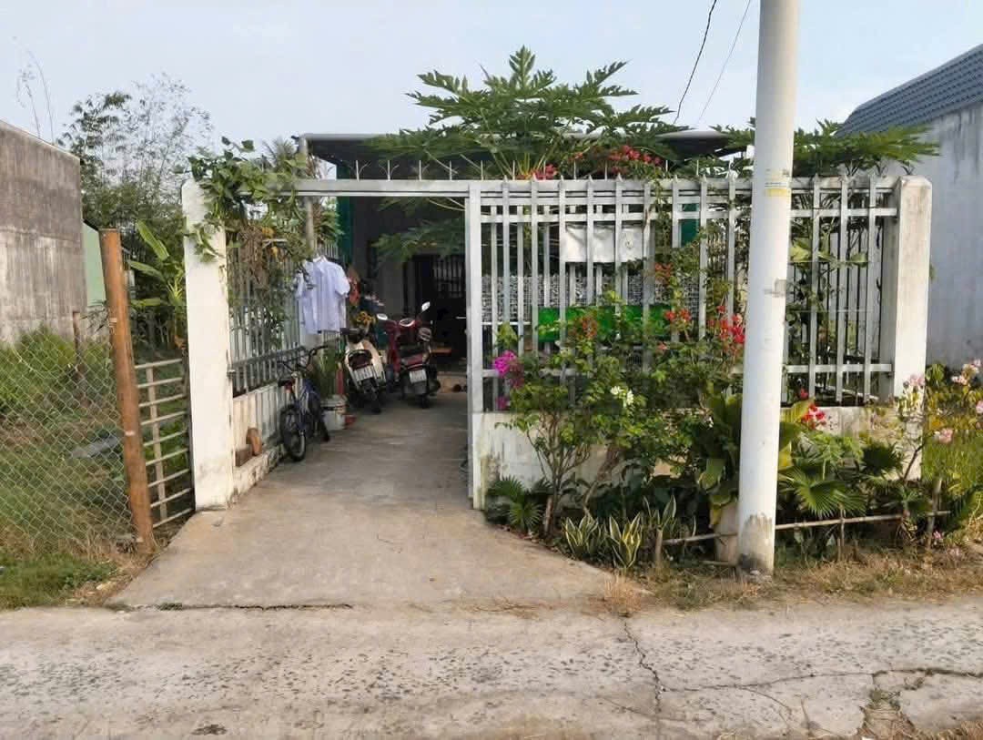 Bán nhà cấp 4 xã Mỹ Yên, Bến Lức hướng Tây Bắc, dt 115m2 1 lửng 2pn,1wc giá 1,4 tỷ 9