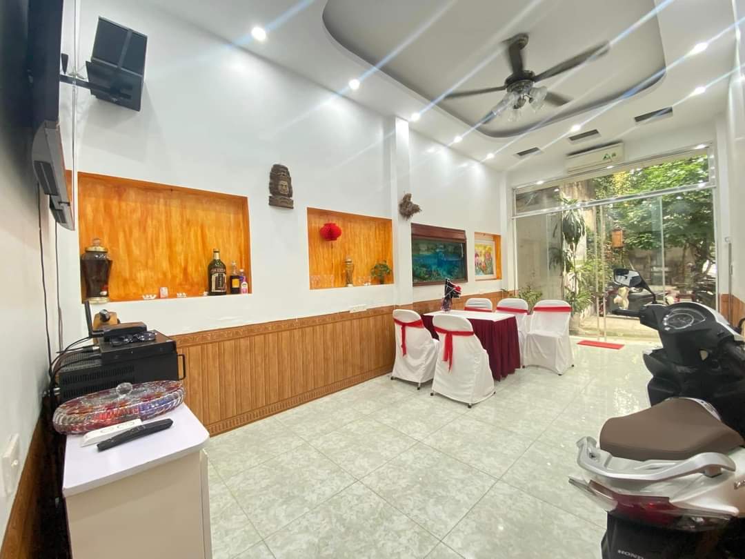 Bán nhà số 1 mặt Ngõ Hòa Bình 7 42m2 5.45 tỷ ô tô tránh đường thông các ngã.