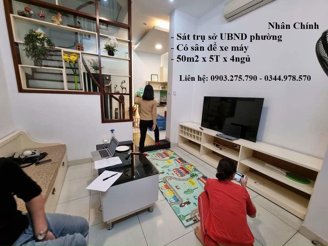 Nhà sát Uỷ ban phường Nhân Chính, có sân để xe máy, 50m x 5T, giá 5,4 tỷ 2