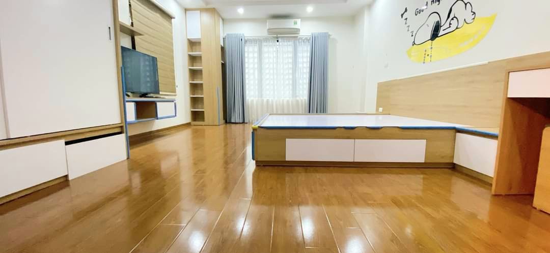 Bán nhà Trần Thái Tông; Lô góc; 2 thoáng; Đầy đủ tiện ích; 42m2 4