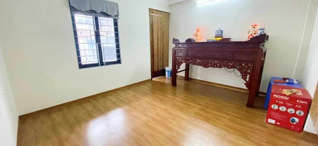 Bán nhà Trần Thái Tông; Lô góc; 2 thoáng; Đầy đủ tiện ích; 42m2 6