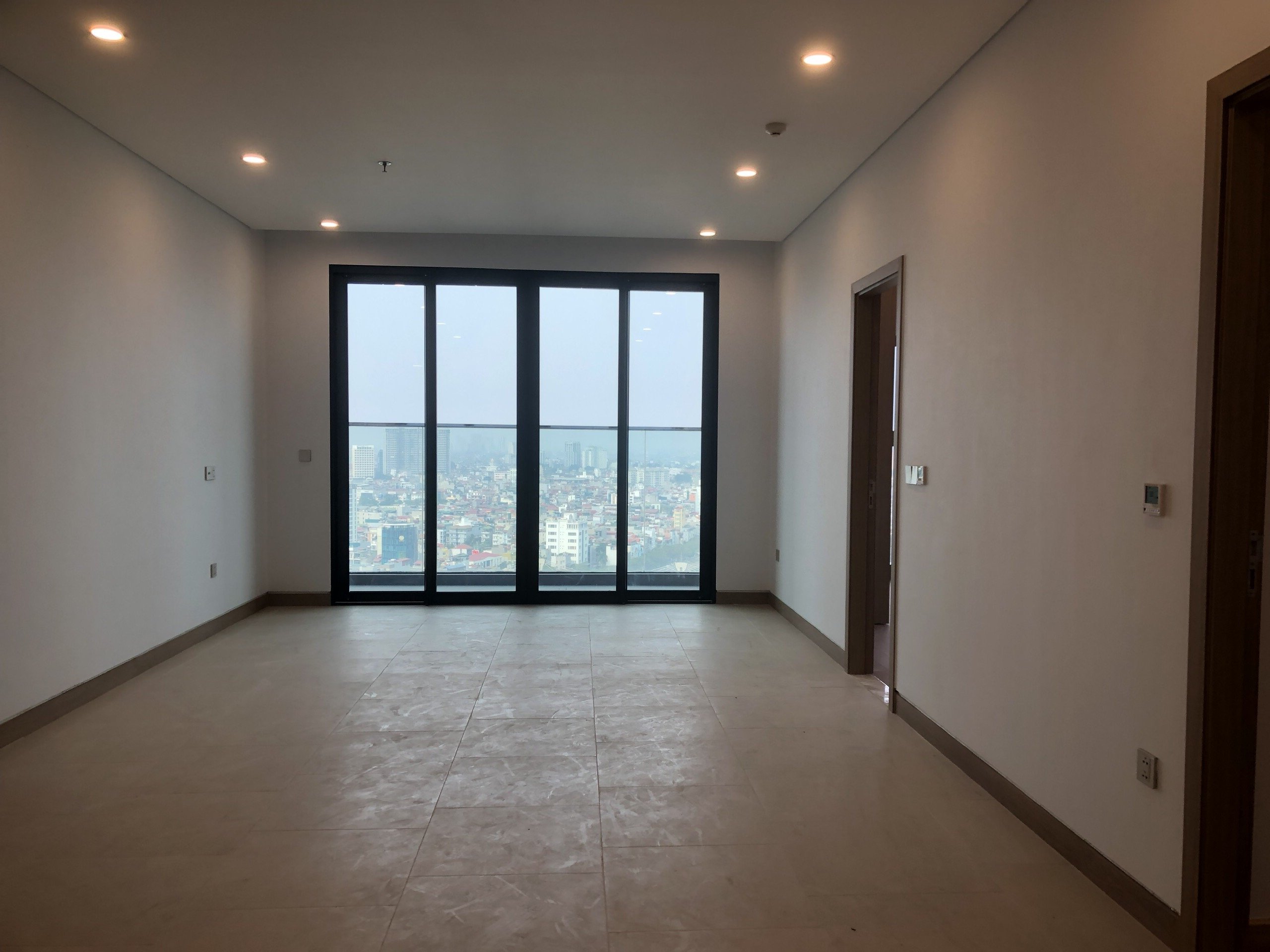 Cho thuê căn hộ ở Green Diamond Láng Hạ, 136m2 3PN đồ cơ bản, giá 23tr/tháng. LH 0327582785 1