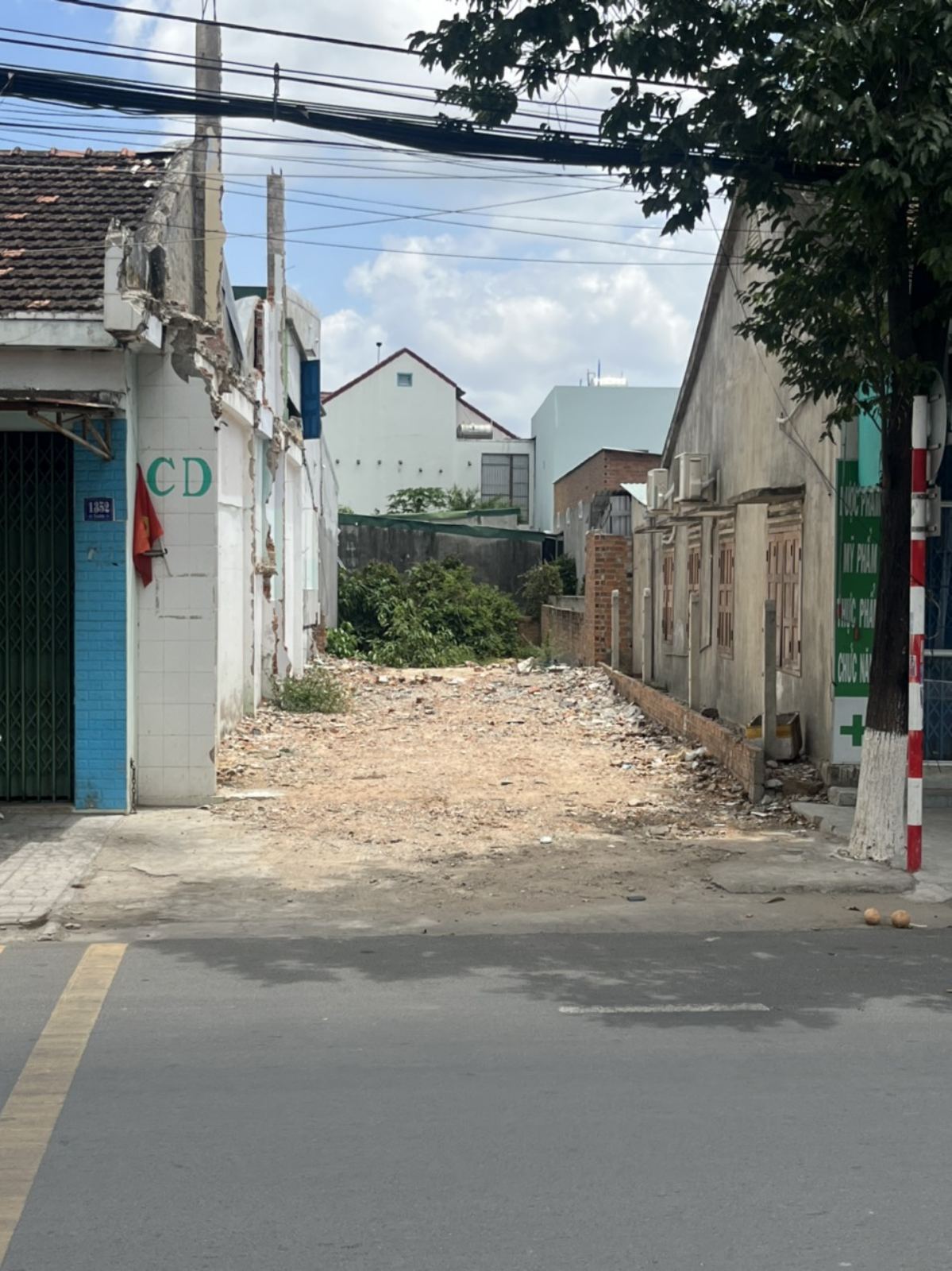 Bán lô đất mặt tiền đường 23/10 thuộc xã Vĩnh Trung - Nha Trang. Gần bến xe phía nam
