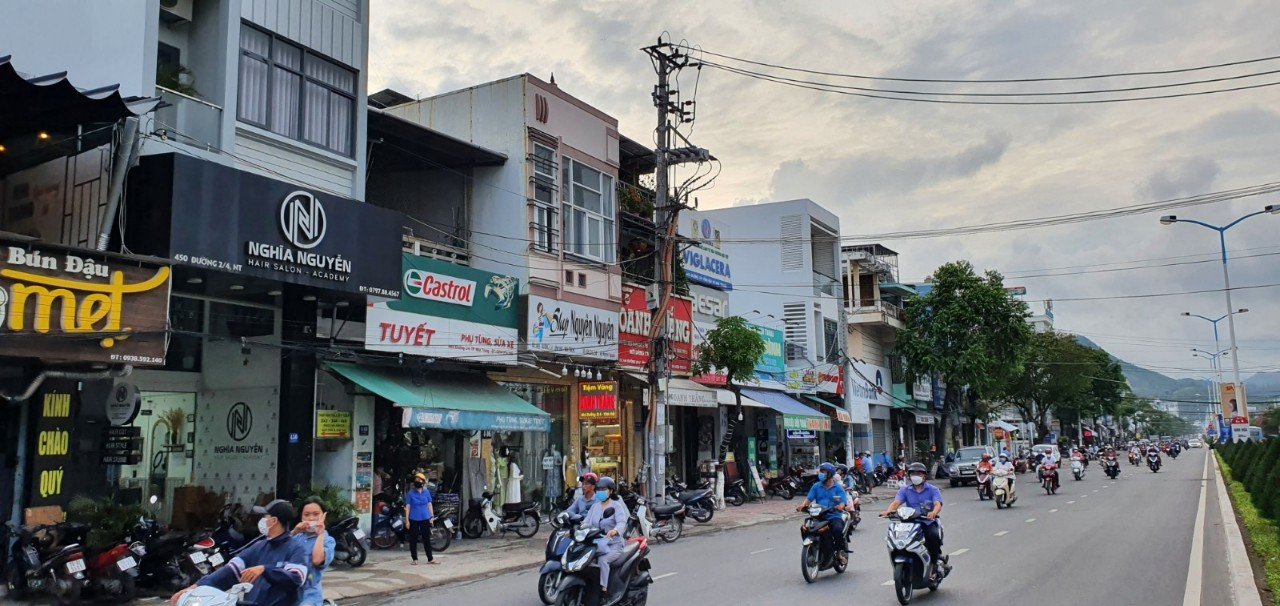 Cho thuê nhà 3 tầng, mặt tiền đường 2/4, gần Chợ Vĩnh Hải - Nha Trang 2