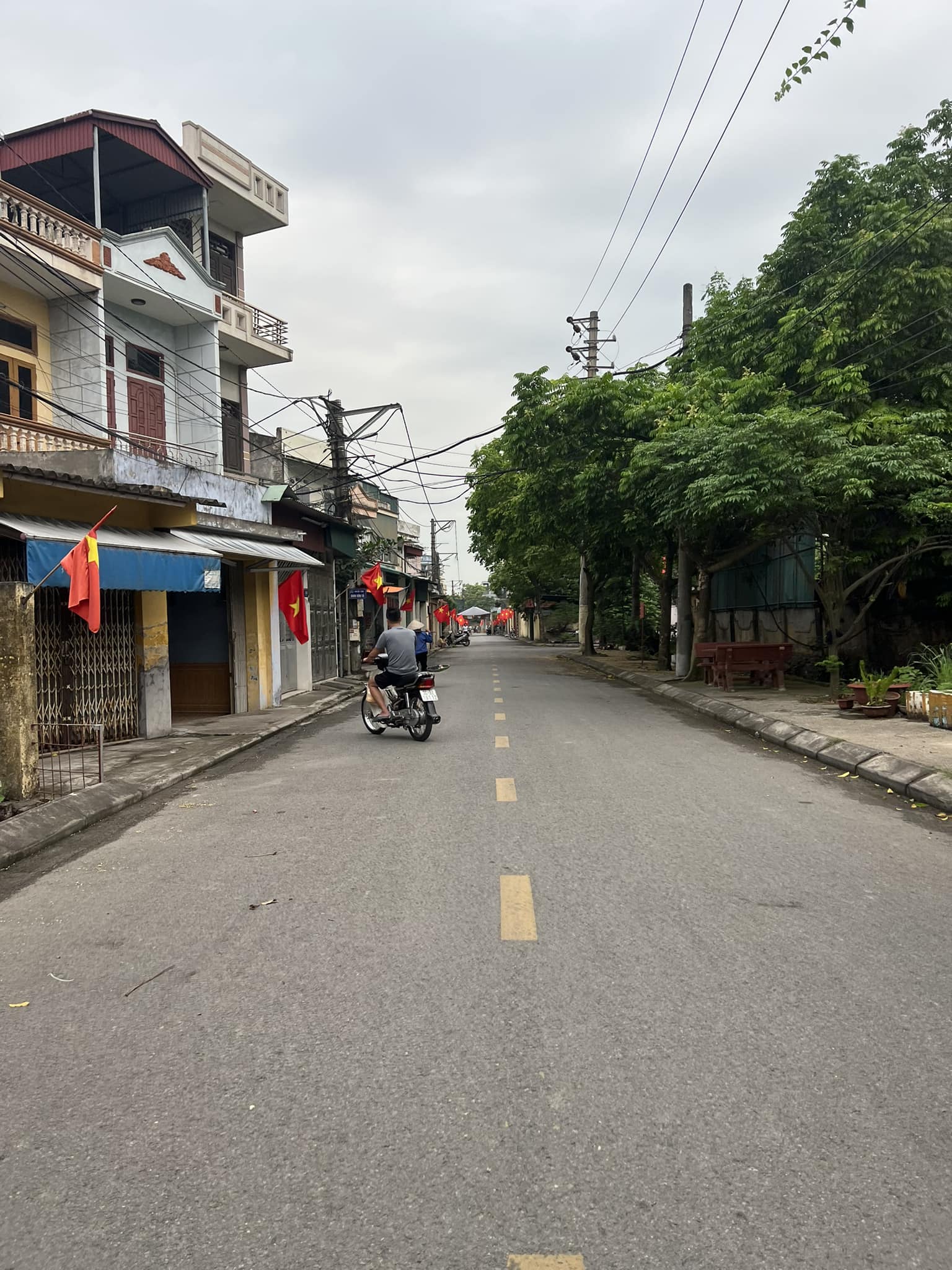 Bán đất ngõ phố Đinh Văn Tả, phường Bình Hàn, TP HD, 184m2, mt 10.53m, ngõ oto tránh 2