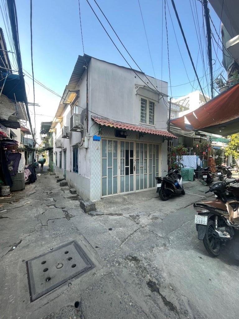 Bán nhà 2 mặt tiền gần chợ Tân Hương, Tân Phú, 50m2, 2tầng,hẻm 4m, giá chỉ 4tỷ6 1