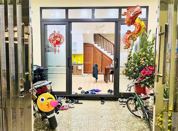 Bán nhà Cầu Giấy phố Nguyễn Ngọc Vũ 55m x 5T giá 10 tỷ, nhà đẹp, ô chờ thang máy, ở sướng