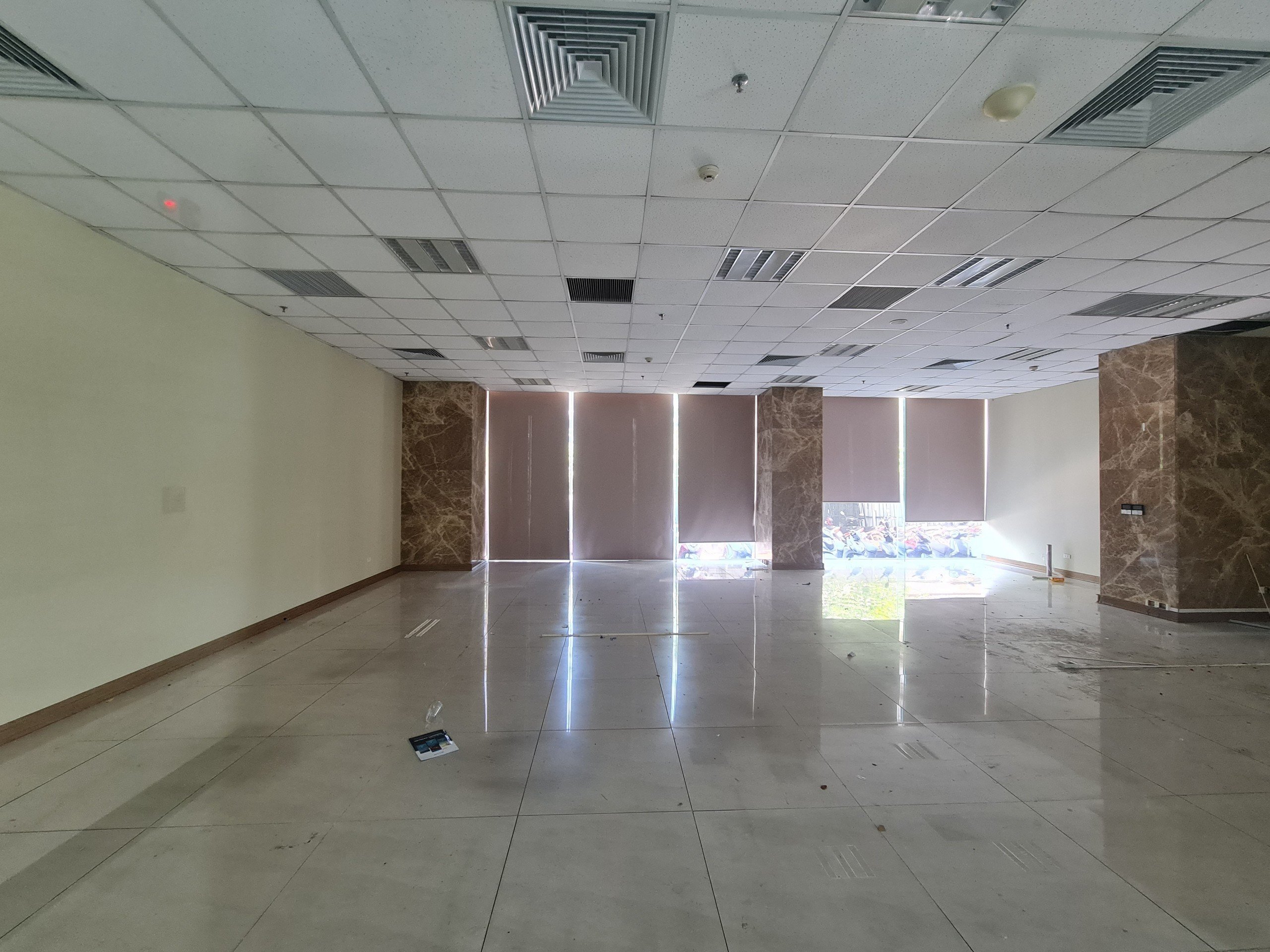 Cần cho thuê lô văn phòng 100m2 quận Cầu Giấy gần công viên, cây xăng Dương Đình Nghệ, Cầu Giấy 2