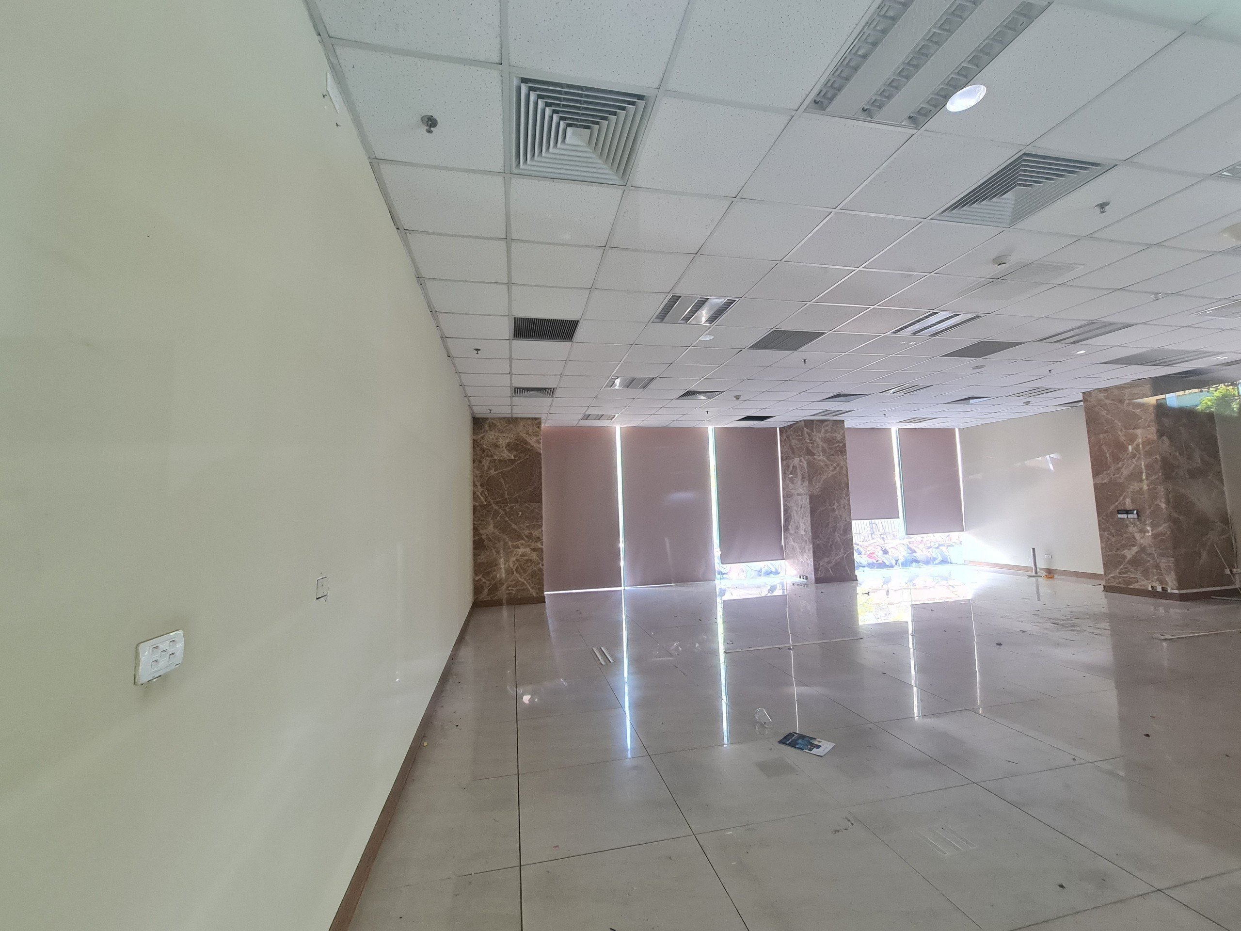 Cần cho thuê lô văn phòng 100m2 quận Cầu Giấy gần công viên, cây xăng Dương Đình Nghệ, Cầu Giấy 3