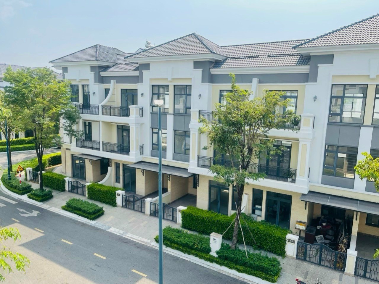 Cần bán Nhà mặt tiền dự án Verosa Park Khang Điền, Diện tích 200m², Giá 23 Tỷ 2