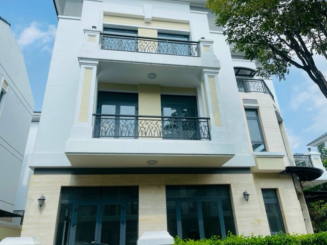 Cần bán Nhà mặt tiền dự án Verosa Park Khang Điền, Diện tích 200m², Giá 23 Tỷ 3